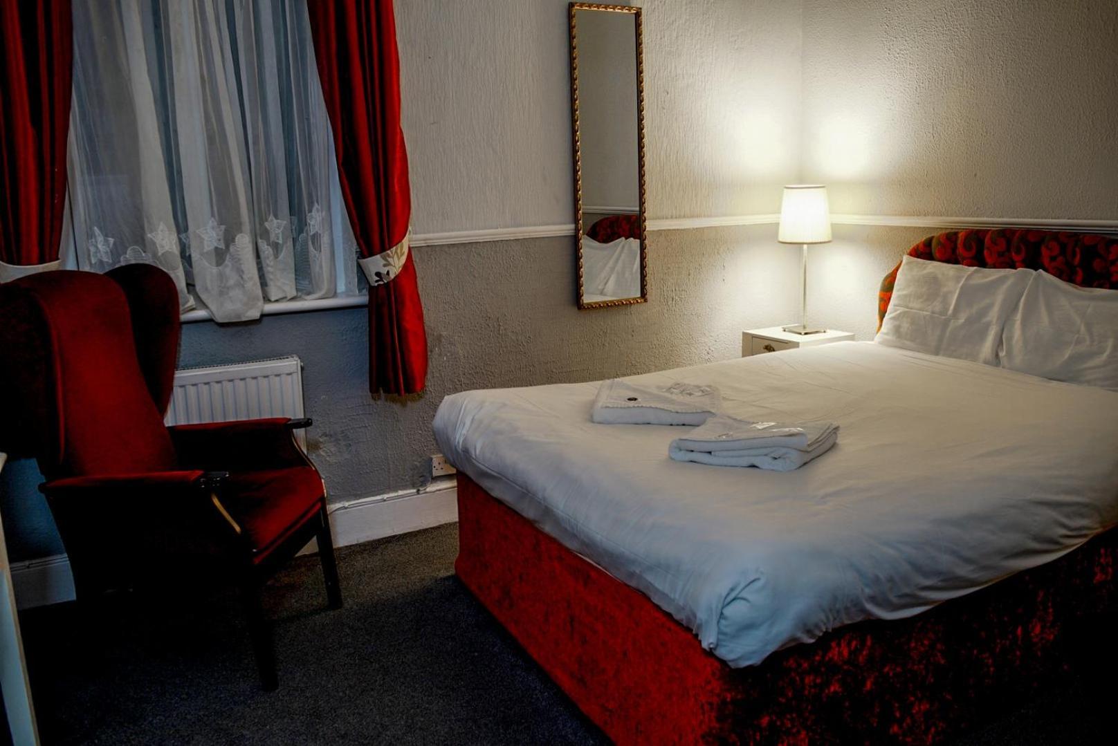Rose Hotel 2*